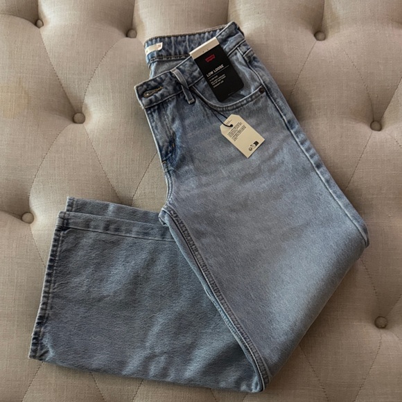 Levi's Women’s Low Loose straight leg jeans. NWT 26x30 - Picture 2 of 9